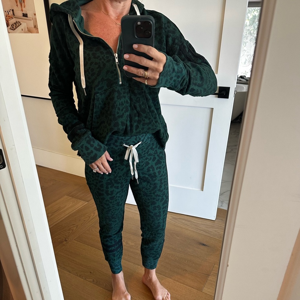 Women’s n:Philanthropy Sweatsuit